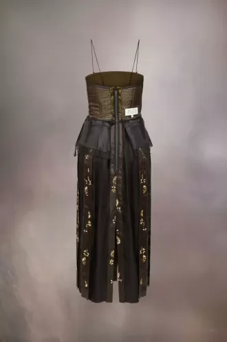 D茅cortiqu茅 silk dress