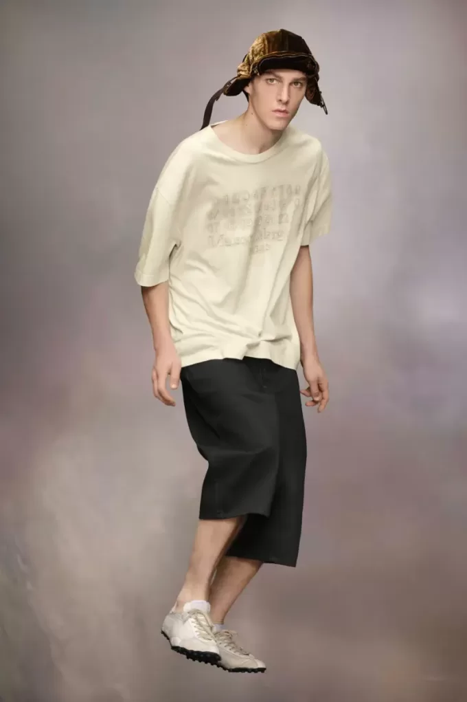 Embroidered logo T-shirt Embroidered logo T-shirt